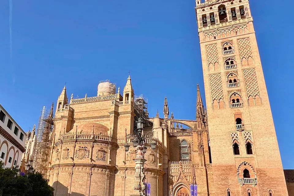À la découverte de la Cathédrale Notre-Dame du ...